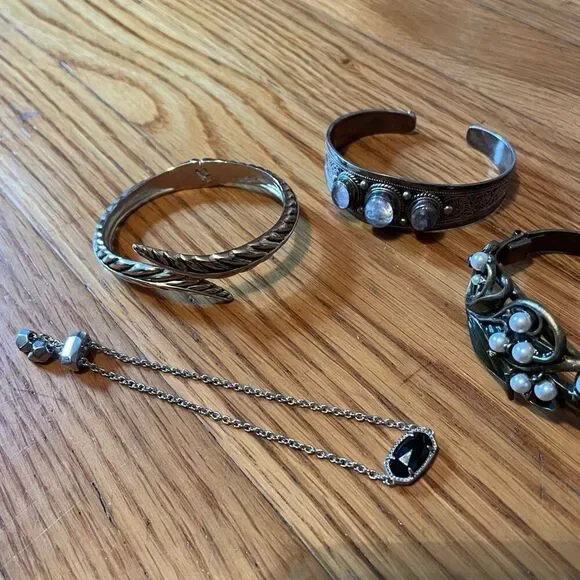 JEWELRY | bundle of 4 bracelets - Picture 2 of 16